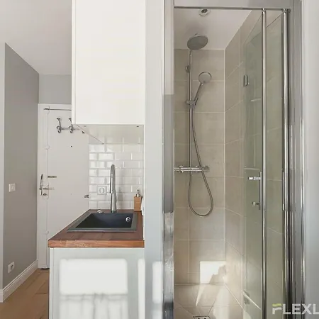 Chabrol - Beautiful Bright And Fully Equipped T1 Paris