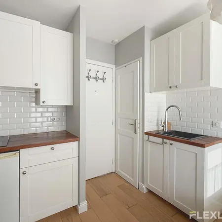 Chabrol - Beautiful Bright And Fully Equipped T1 Apartment Paris